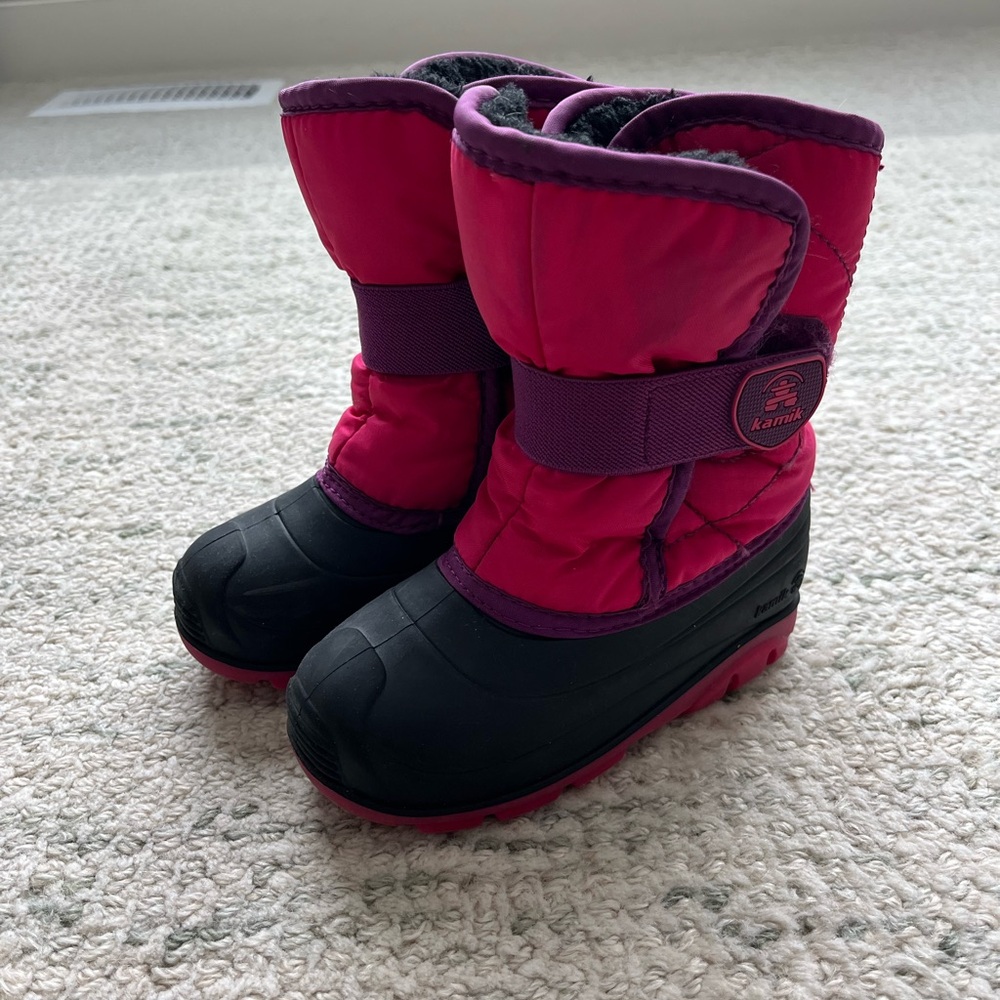 Kamik Snowbug snow boots - excellent condition, size 10 little kids.
